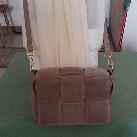 Gorgeous Italian Leather Beige Woven Crossbody Bag Excellent Condition - Picture 10 of 11